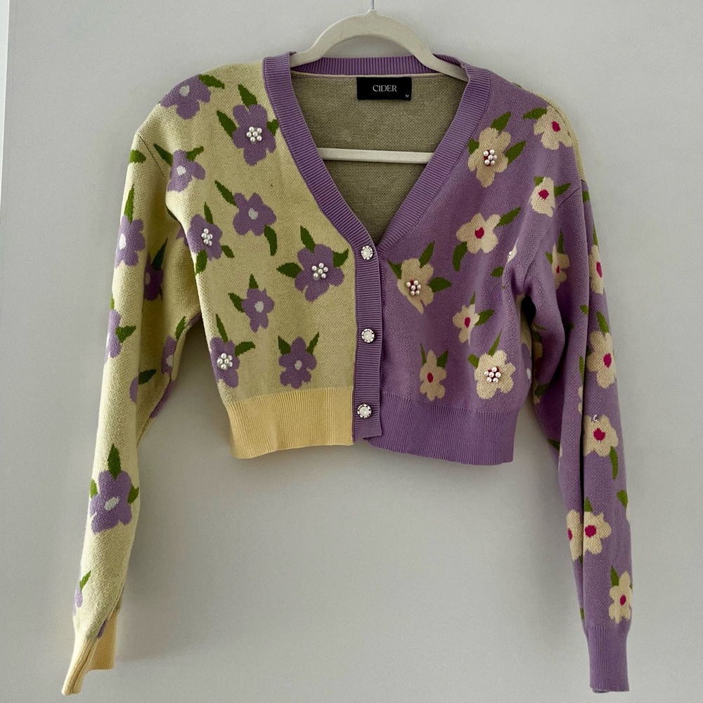 Floral cropped cardigan with pearl buttons